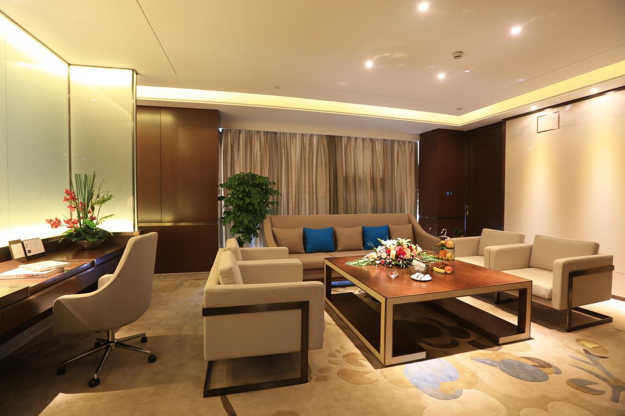 Howard Johnson Xiangyu Plaza Linyi Linyi  Extérieur photo