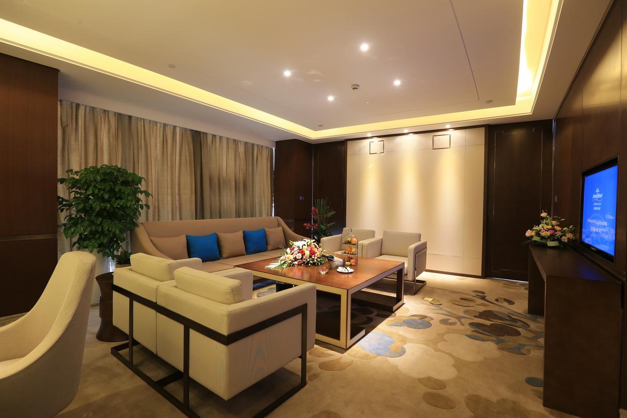 Hotel Howard Johnson Xiangyu Plaza Linyi à Linyi  Extérieur photo