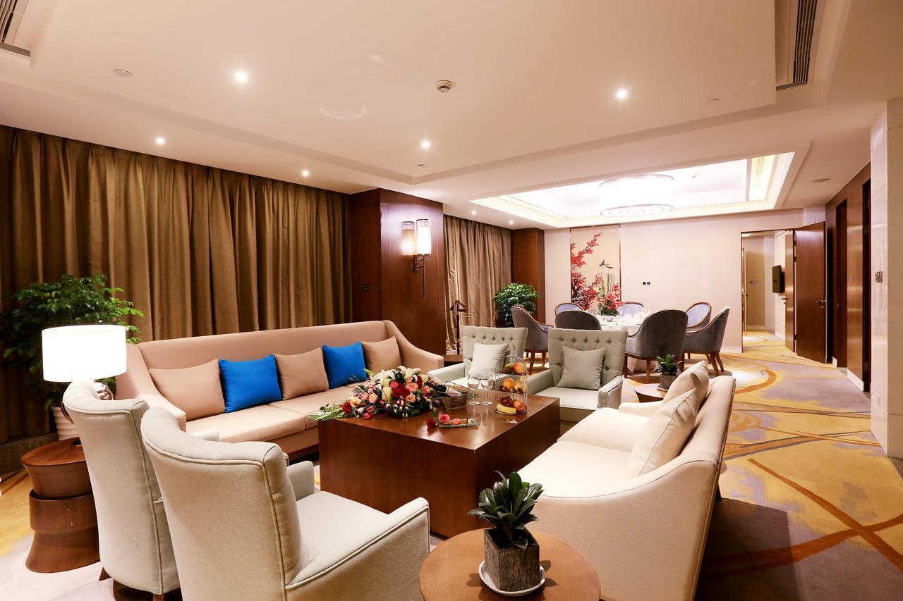 Howard Johnson Xiangyu Plaza Linyi Linyi  Extérieur photo