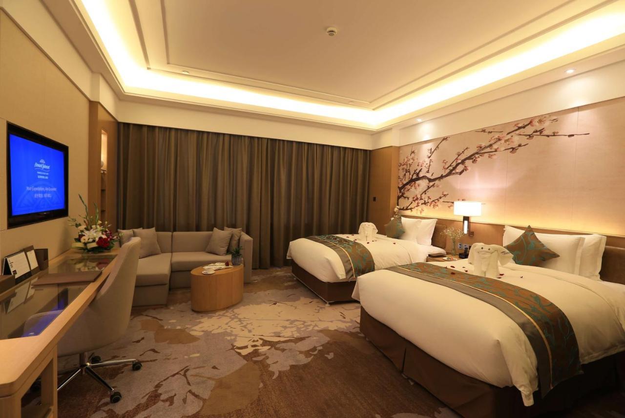 Hotel Howard Johnson Xiangyu Plaza Linyi à Linyi  Extérieur photo