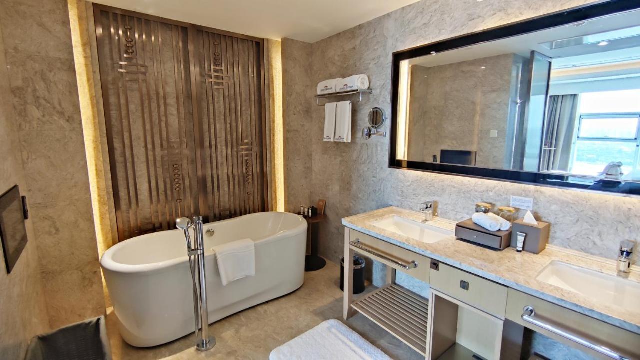 Howard Johnson Xiangyu Plaza Linyi Linyi  Extérieur photo